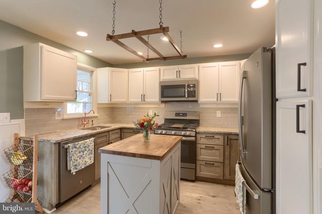 406 WILSHIRE DR, Cleona, PA 17042