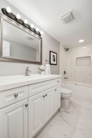 617 S Lombard Avenue, Oak Park, IL 60302