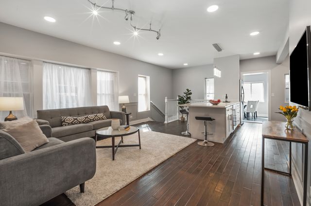 617 S Lombard Avenue, Oak Park, IL 60302