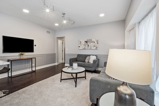 617 S Lombard Avenue, Oak Park, IL 60302