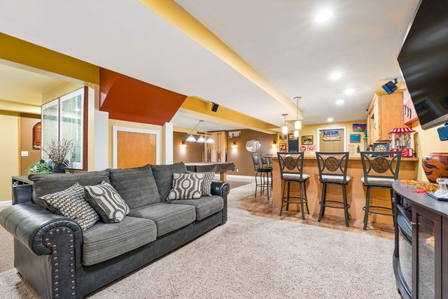 45 Braeburn Rd, Boston, MA 02136