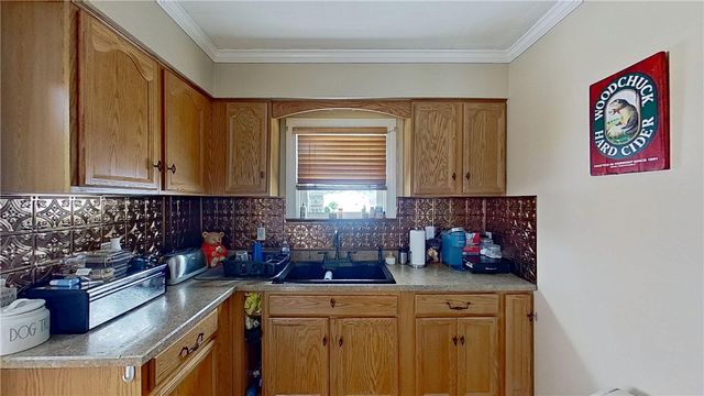 910 Temple Ave, New Castle, PA 16101