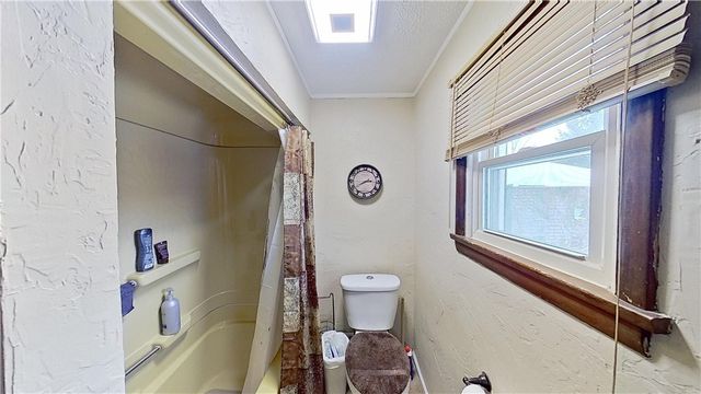 910 Temple Ave, New Castle, PA 16101