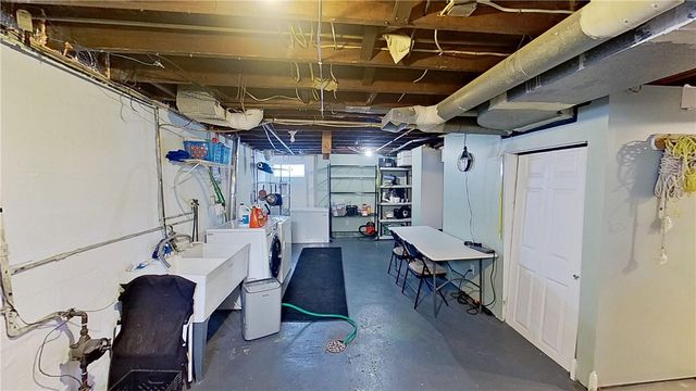 910 Temple Ave, New Castle, PA 16101
