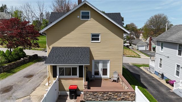 910 Temple Ave, New Castle, PA 16101