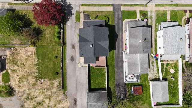 910 Temple Ave, New Castle, PA 16101