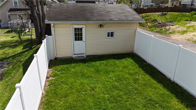 910 Temple Ave, New Castle, PA 16101