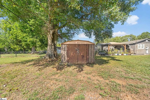 100 Basin Drive, Boiling Springs, SC 29316