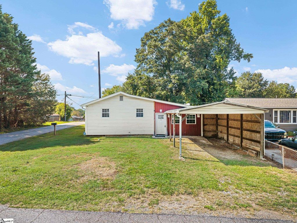 100 Basin Drive, Boiling Springs, SC 29316