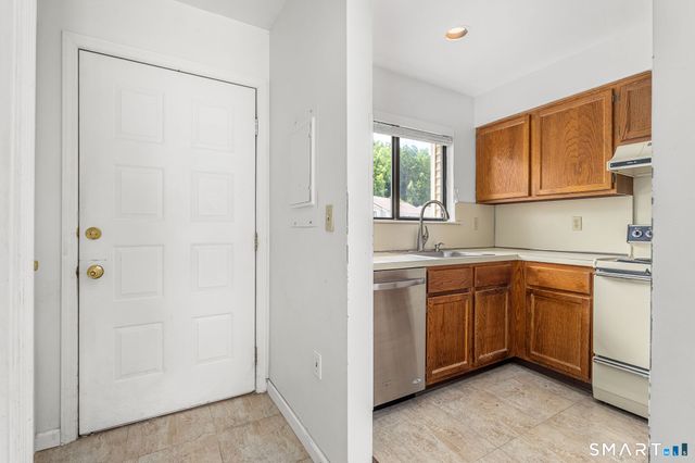 33 Deer Run 33, Bethel, CT 06801