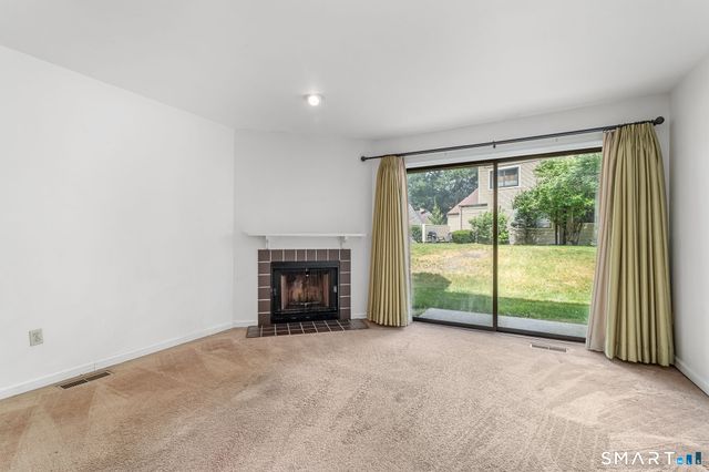 33 Deer Run 33, Bethel, CT 06801