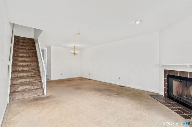 33 Deer Run 33, Bethel, CT 06801