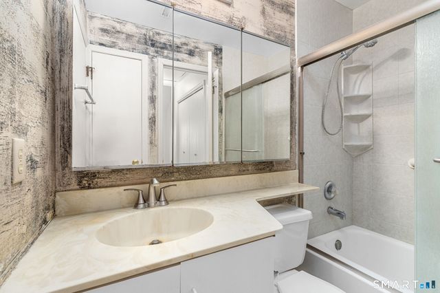 33 Deer Run 33, Bethel, CT 06801