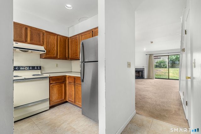 33 Deer Run 33, Bethel, CT 06801