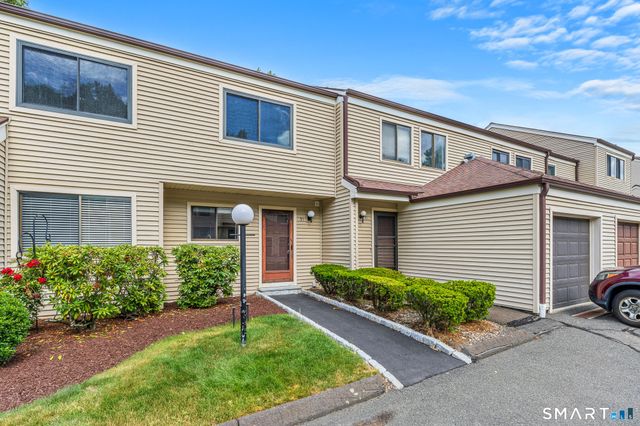 33 Deer Run 33, Bethel, CT 06801