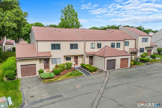 33 Deer Run 33, Bethel, CT 06801