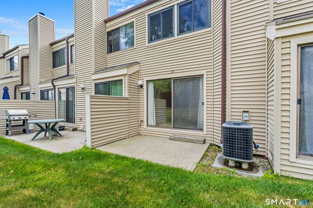 33 Deer Run 33, Bethel, CT 06801