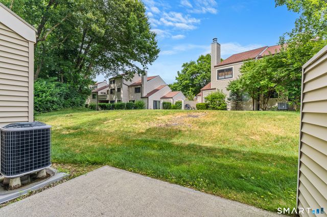 33 Deer Run 33, Bethel, CT 06801