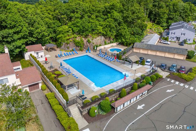 33 Deer Run 33, Bethel, CT 06801