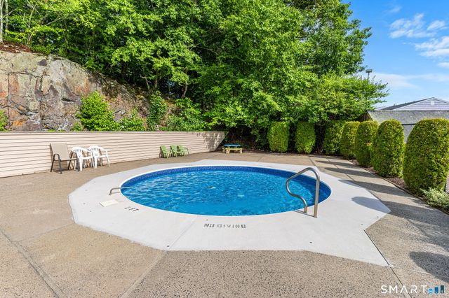 33 Deer Run 33, Bethel, CT 06801