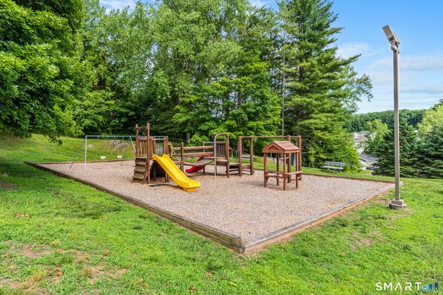 33 Deer Run 33, Bethel, CT 06801