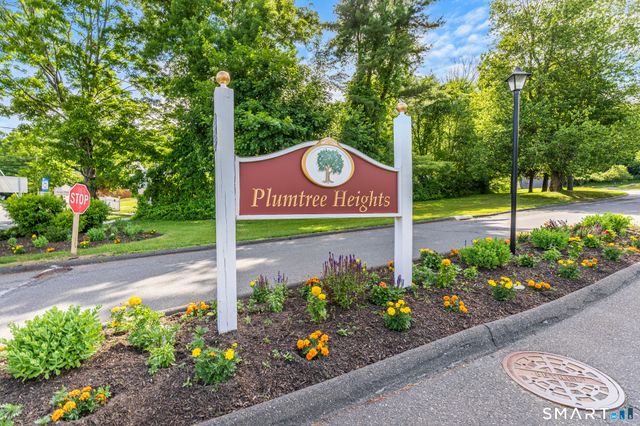 33 Deer Run 33, Bethel, CT 06801