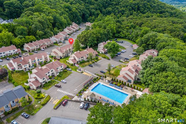33 Deer Run 33, Bethel, CT 06801