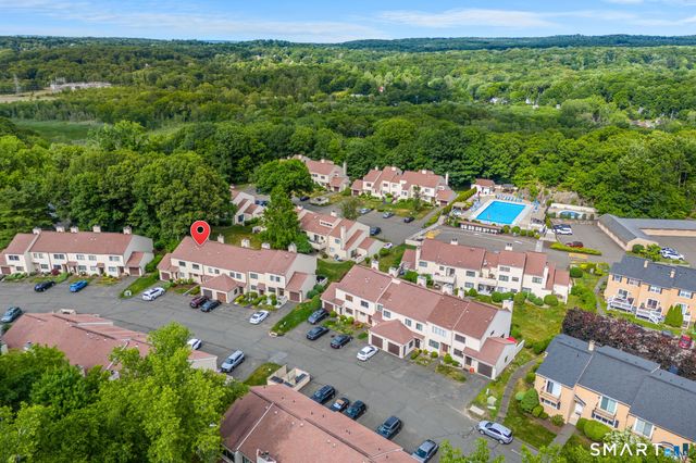 33 Deer Run 33, Bethel, CT 06801