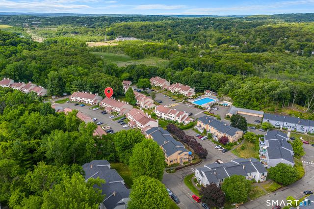 33 Deer Run 33, Bethel, CT 06801