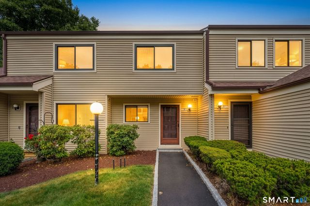 33 Deer Run 33, Bethel, CT 06801
