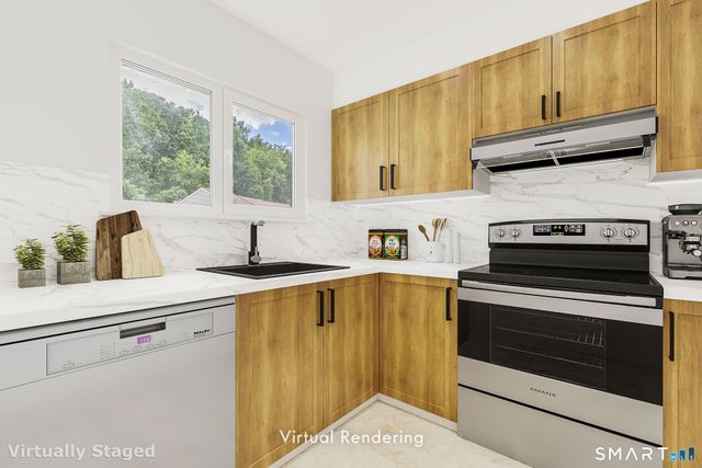 33 Deer Run 33, Bethel, CT 06801