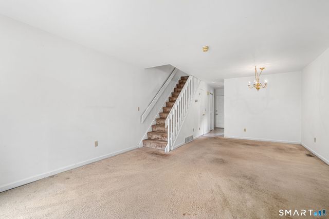 33 Deer Run 33, Bethel, CT 06801