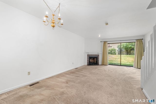 33 Deer Run 33, Bethel, CT 06801