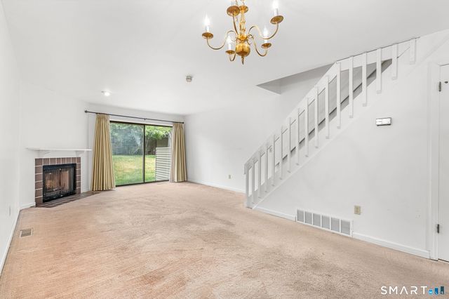 33 Deer Run 33, Bethel, CT 06801