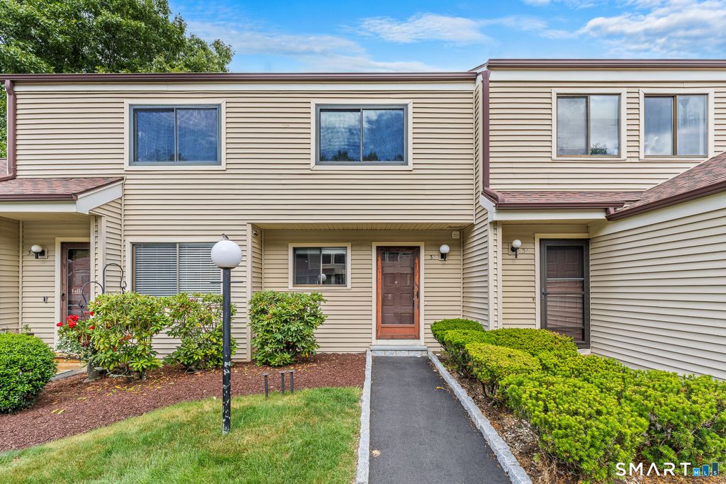 33 Deer Run 33, Bethel, CT 06801
