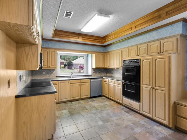 3306 Oxford Drive, Rowlett, TX 75088