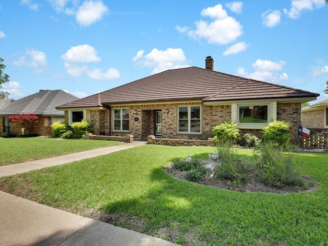3306 Oxford Drive, Rowlett, TX 75088
