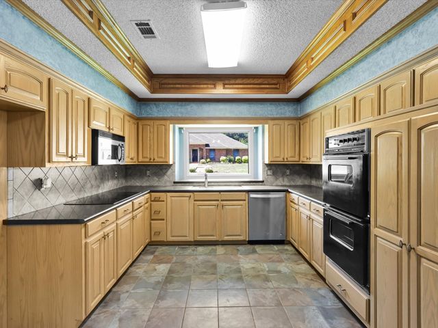 3306 Oxford Drive, Rowlett, TX 75088