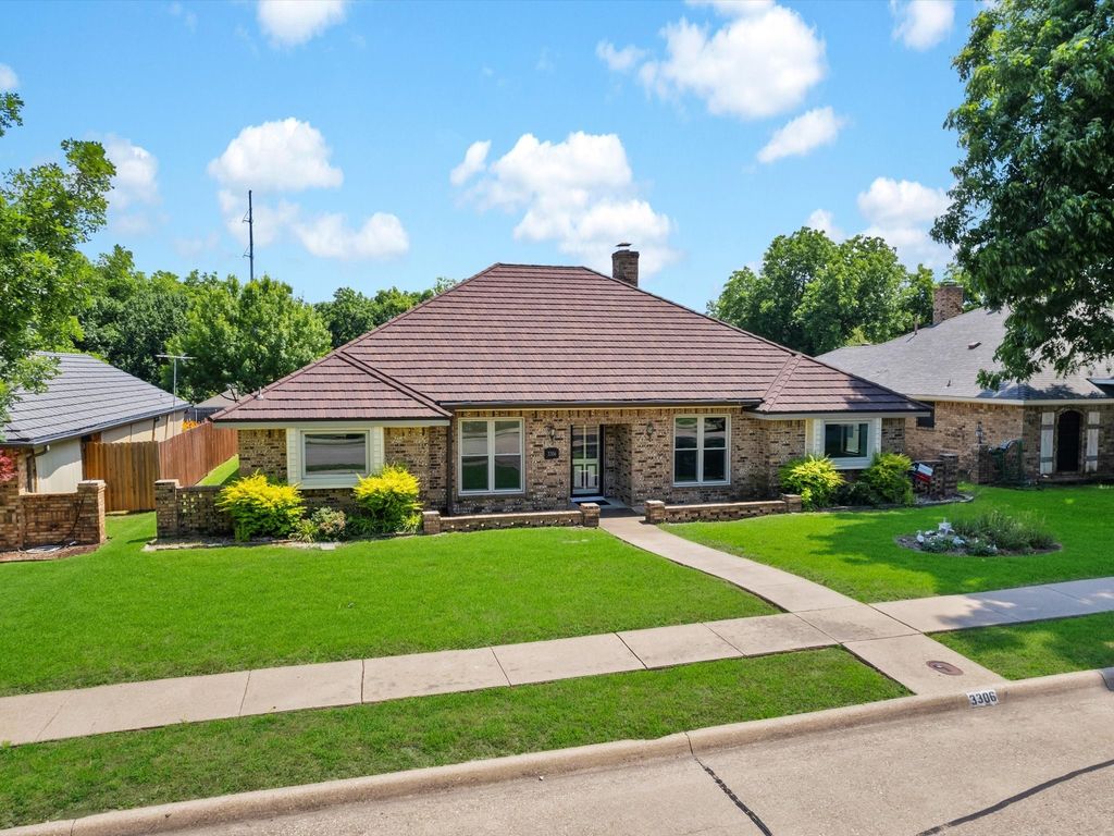 3306 Oxford Drive, Rowlett, TX 75088