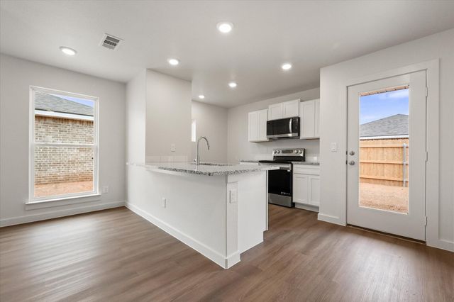 516 E 24th Street, Wolfforth, TX 79382