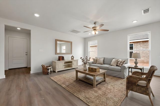 516 E 24th Street, Wolfforth, TX 79382