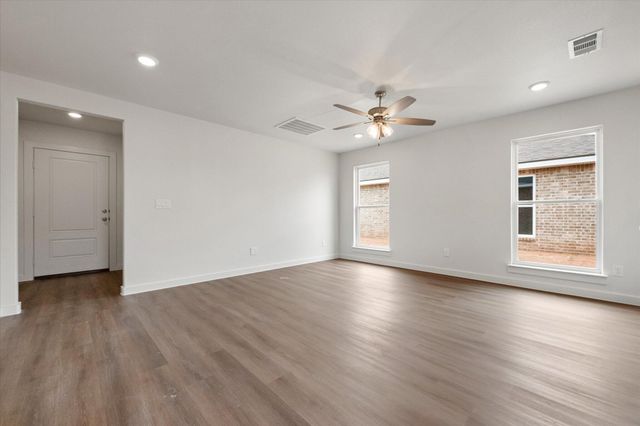 516 E 24th Street, Wolfforth, TX 79382