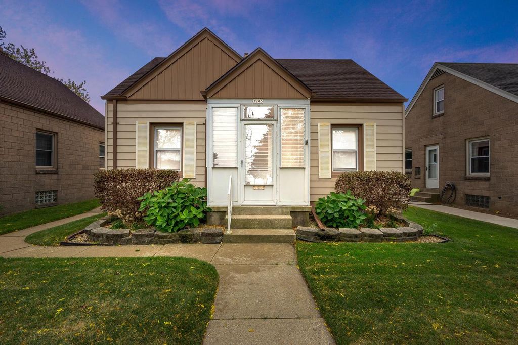 3945 E Somers AVENUE, Cudahy, WI 53110