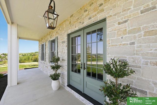 22569 Crestline Circle, Gretna, NE 68028