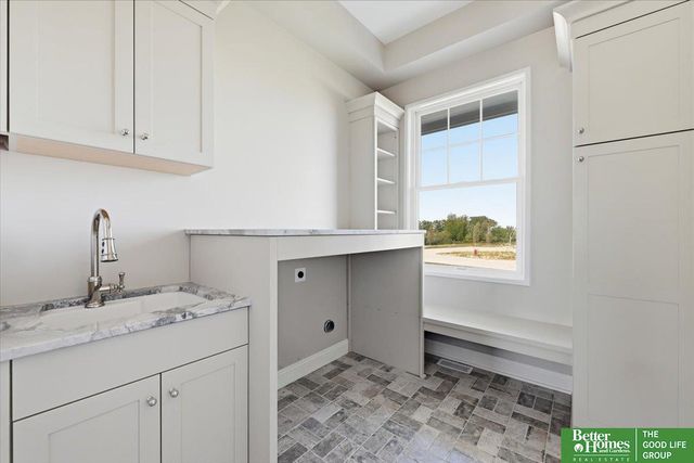 22569 Crestline Circle, Gretna, NE 68028