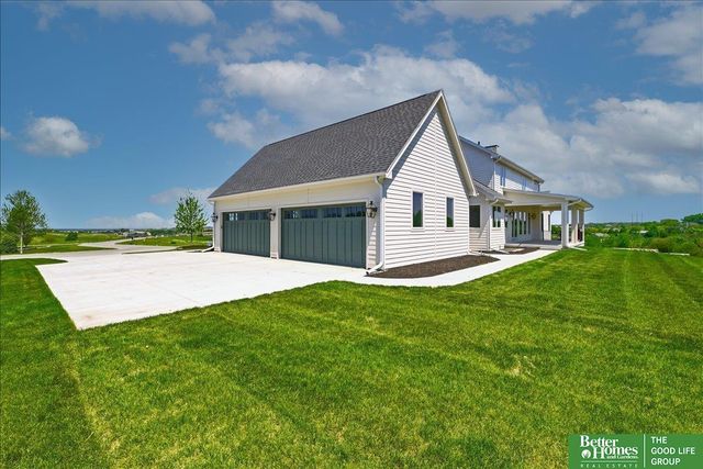 22569 Crestline Circle, Gretna, NE 68028