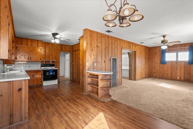 1108 8th Street, Shallowater, TX 79363