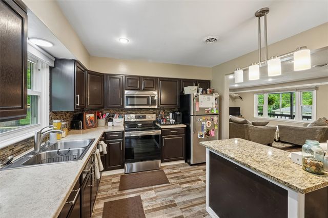 431 E Pleasant View Drive, Des Moines, IA 50315