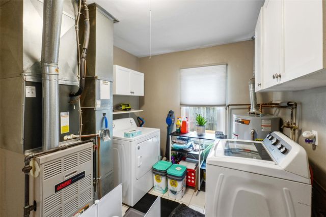 431 E Pleasant View Drive, Des Moines, IA 50315
