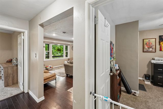 431 E Pleasant View Drive, Des Moines, IA 50315